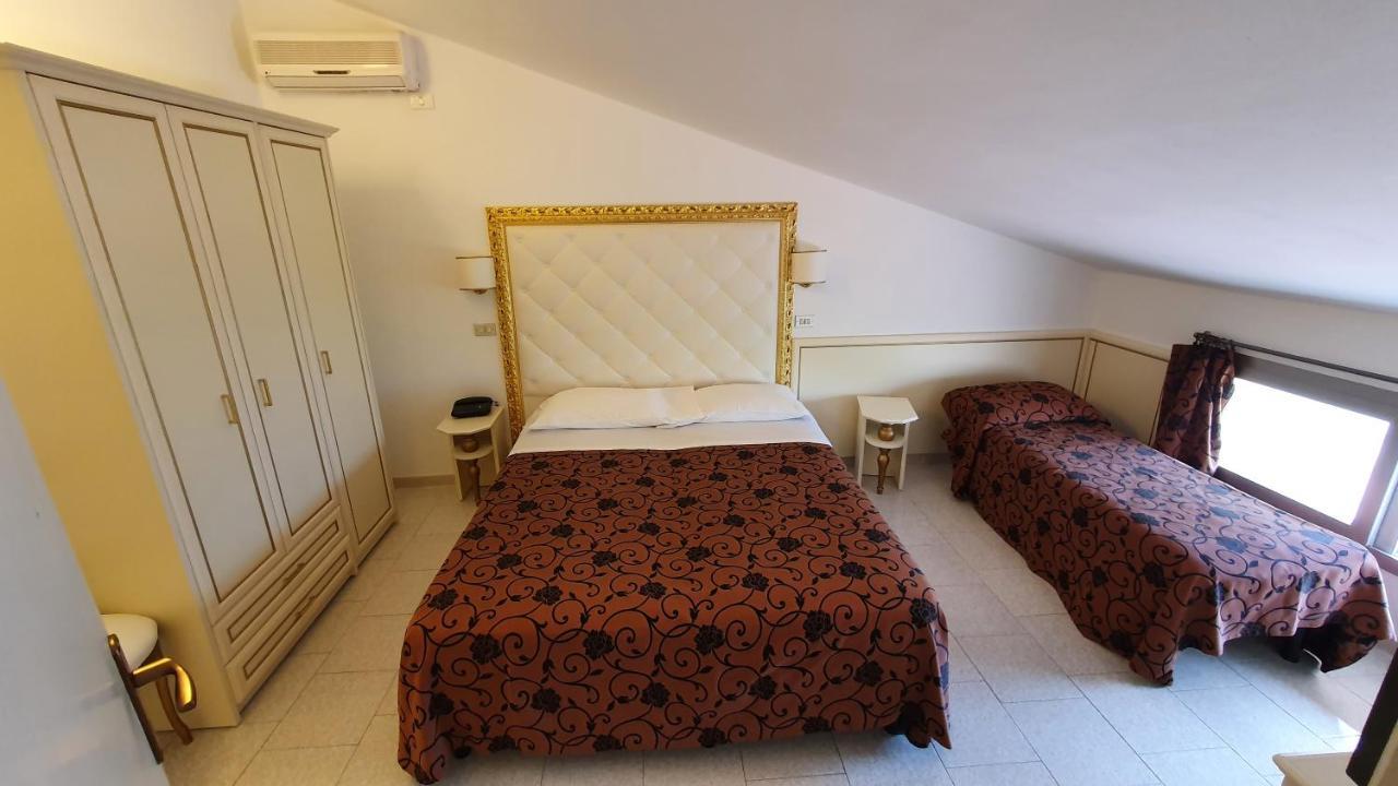 Hotel Rosa Maria Elite Bellaria-Igea Marina Rum bild