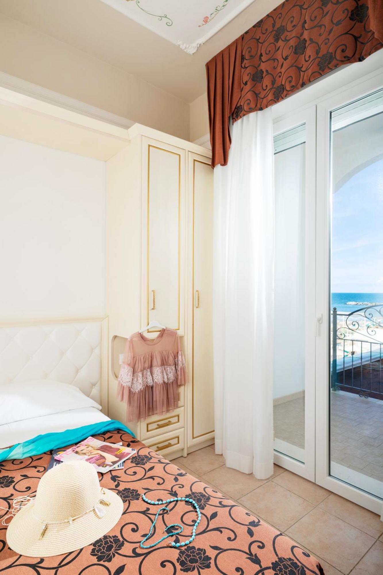 Hotel Rosa Maria Elite Bellaria-Igea Marina Exteriör bild