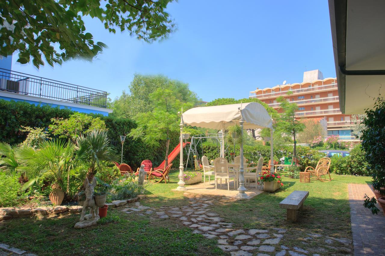 Hotel Rosa Maria Elite Bellaria-Igea Marina Exteriör bild