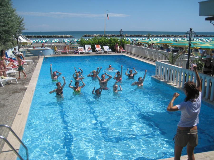 Hotel Rosa Maria Elite Bellaria-Igea Marina Exteriör bild