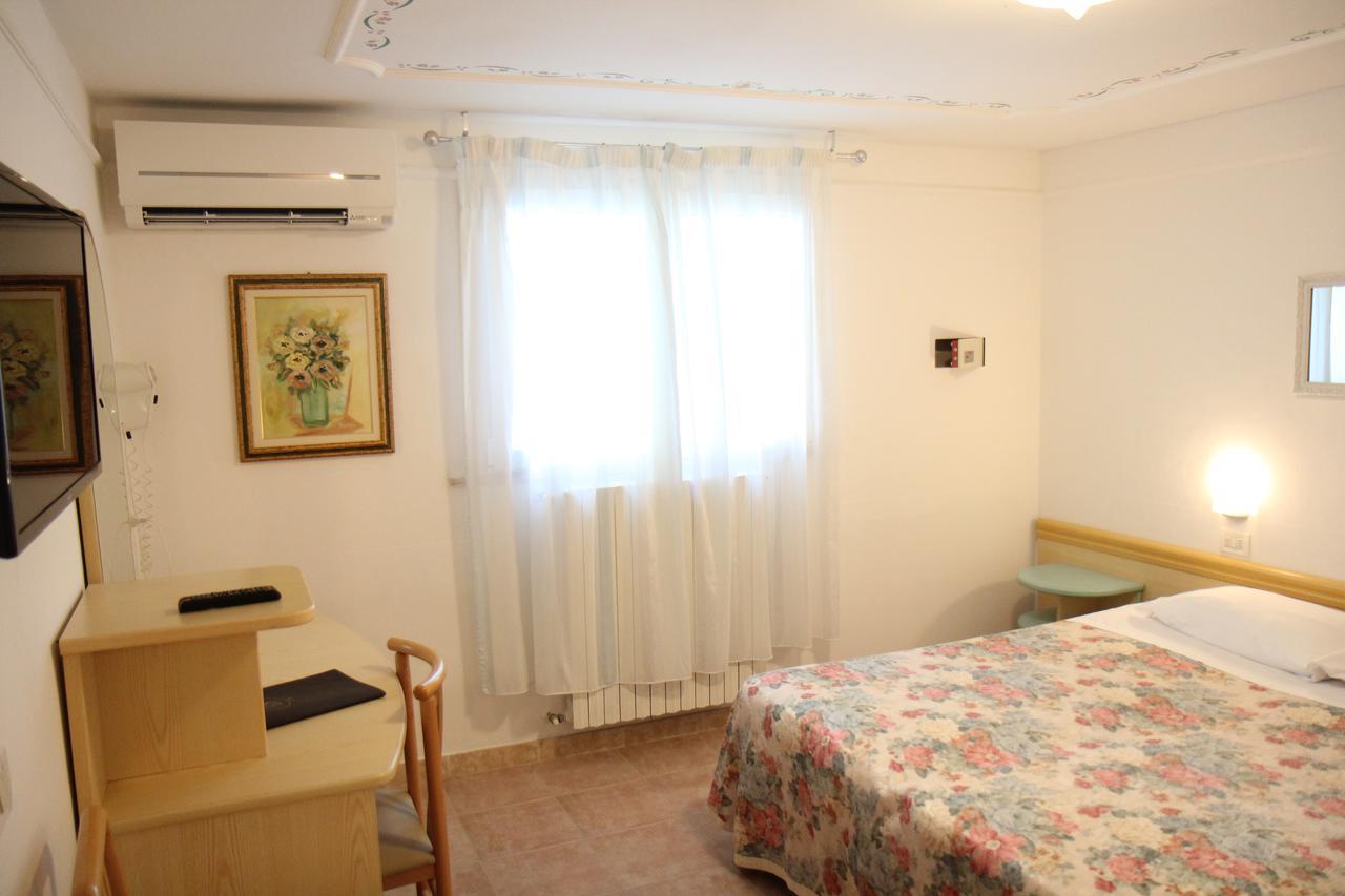 Hotel Rosa Maria Elite Bellaria-Igea Marina Exteriör bild